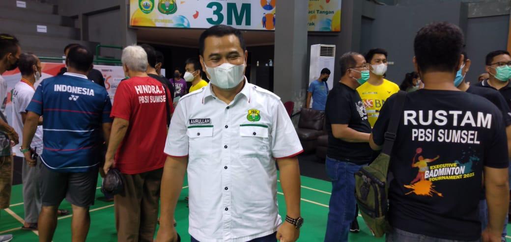 Pembagian Hadiah BNI Executive Badminton Tournamen