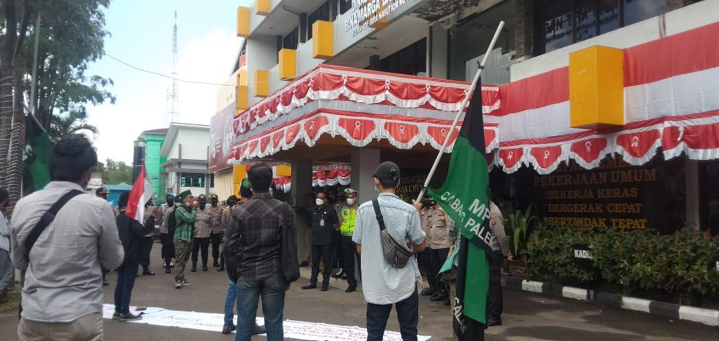 HMI Demonstrasi di PUBM Provinsi