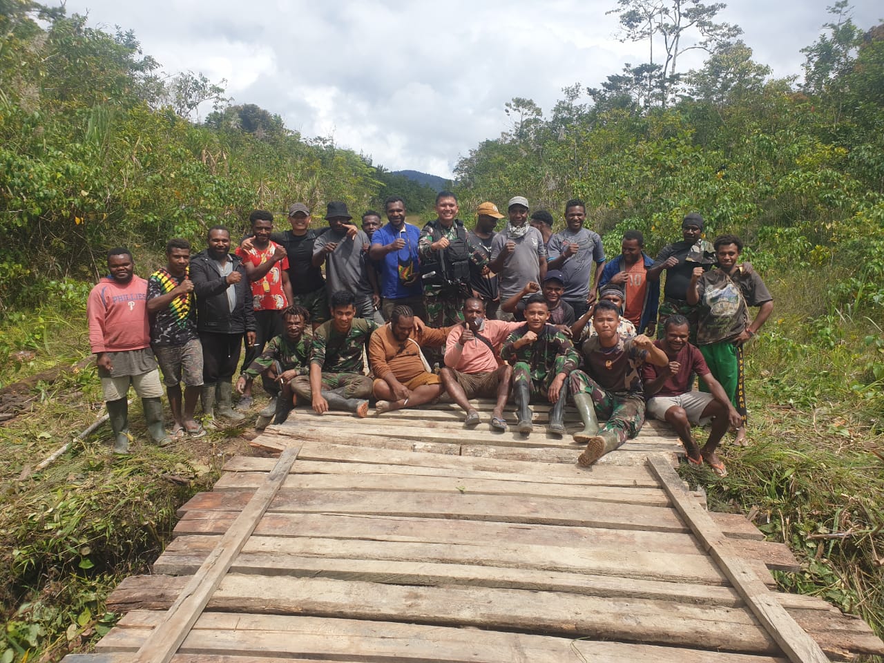 Yonif PR 431 SSP bersama masyarakat Oksibil