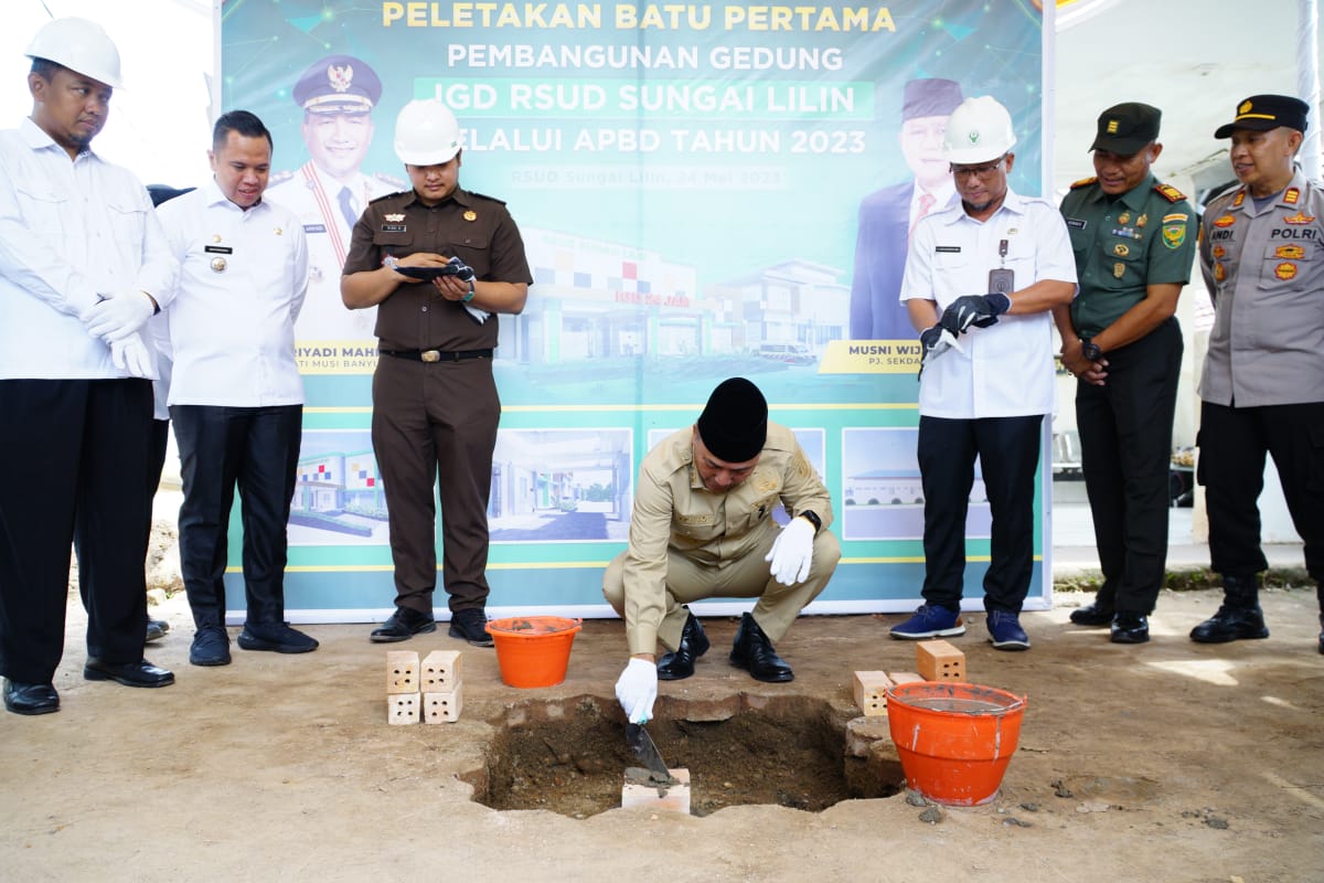 Peletakan Batu Pertama Pembangunan Gedung ICU dan IGD RSUD Sungai Lilin oleh Pj Bupati Muba