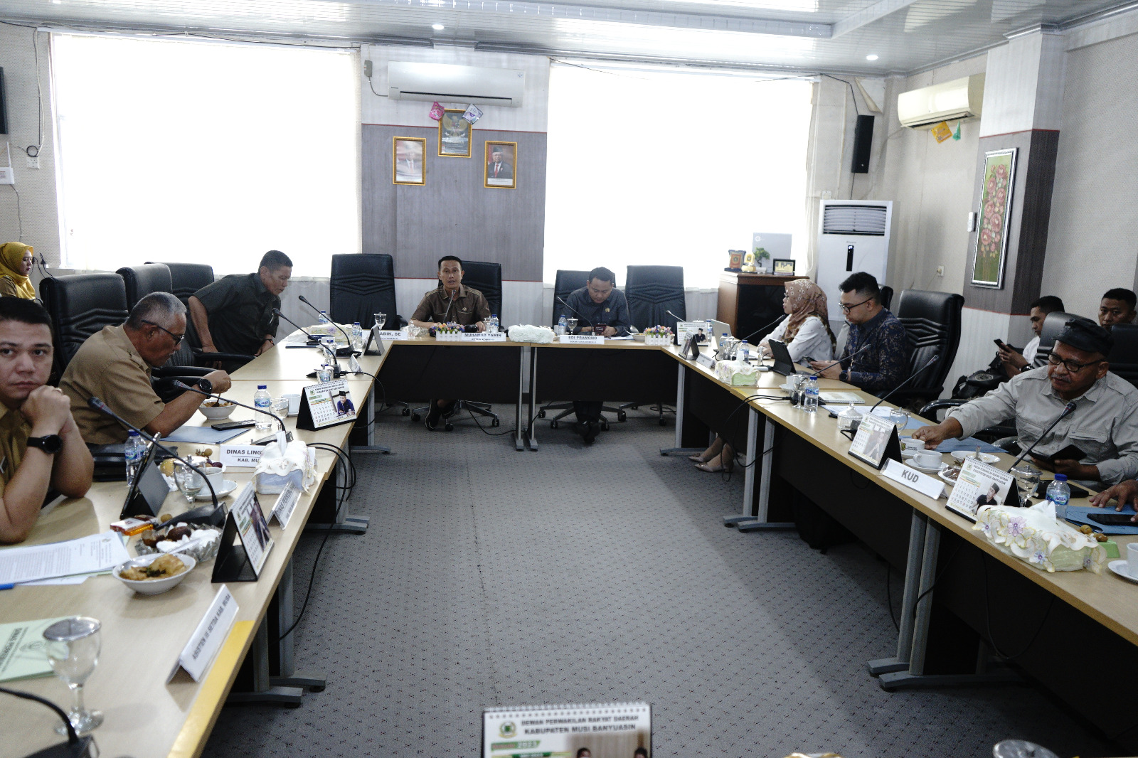 Rapat Dengar Pendapat masalah Asuransi Program IDAPERTABUN di ruang Rapat Komisi II DPRD Muba