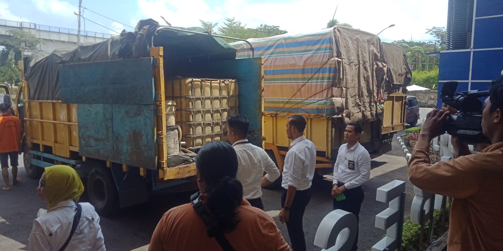 5 Pelaku Penyelundupan BBM Jenis Solar Diamankan Polrestabes Palembang Truk Penyelundup Solar Diamankan Polrstabes Palembang