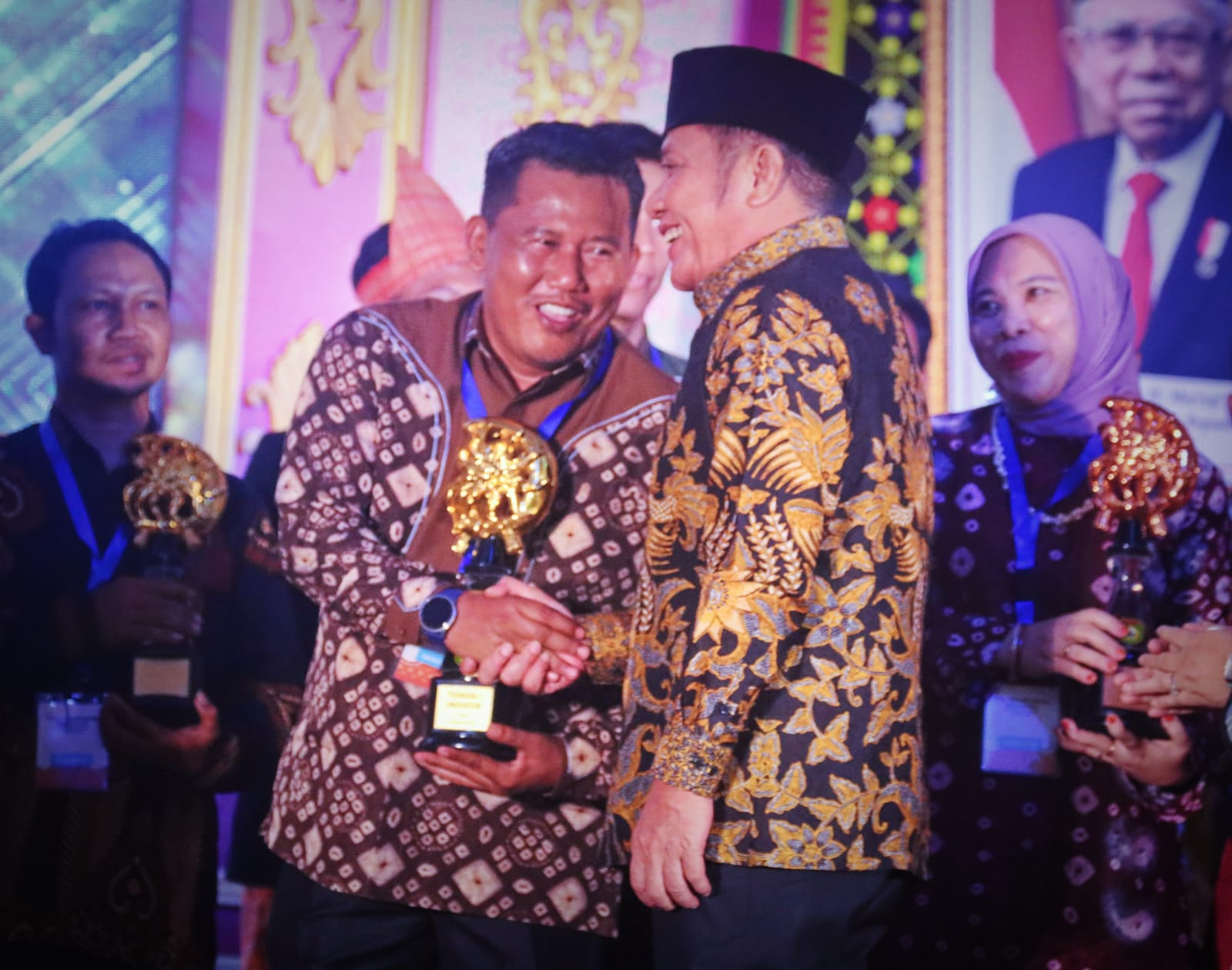 Camat Bayung Lencir Raih Penghargaaan