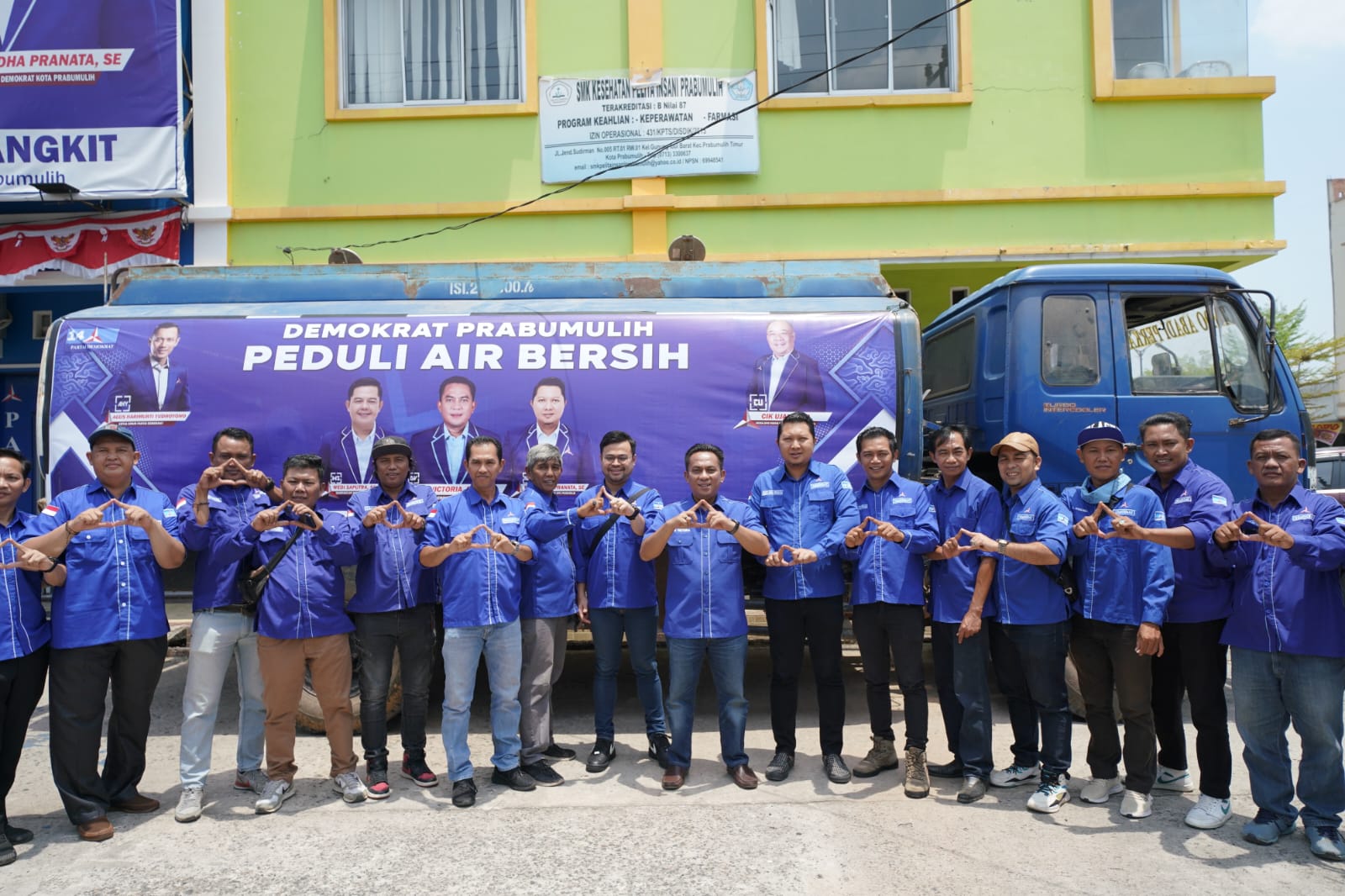 DPC Demokrat Prabumulih Salurkan 30.000 Liter Air Bersih