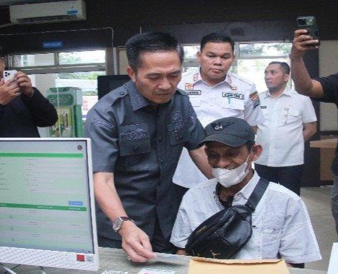 Kunjungan Ratu Dewa Ke Disdukcapil Palembang