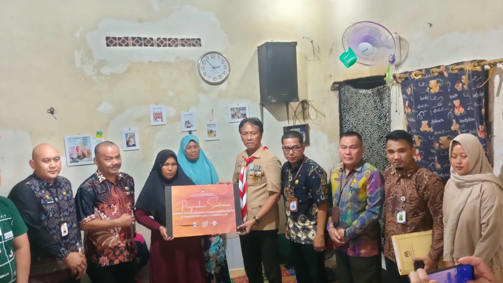 Pj Bupati dan KPU OKI Berikan Santunan Kematian