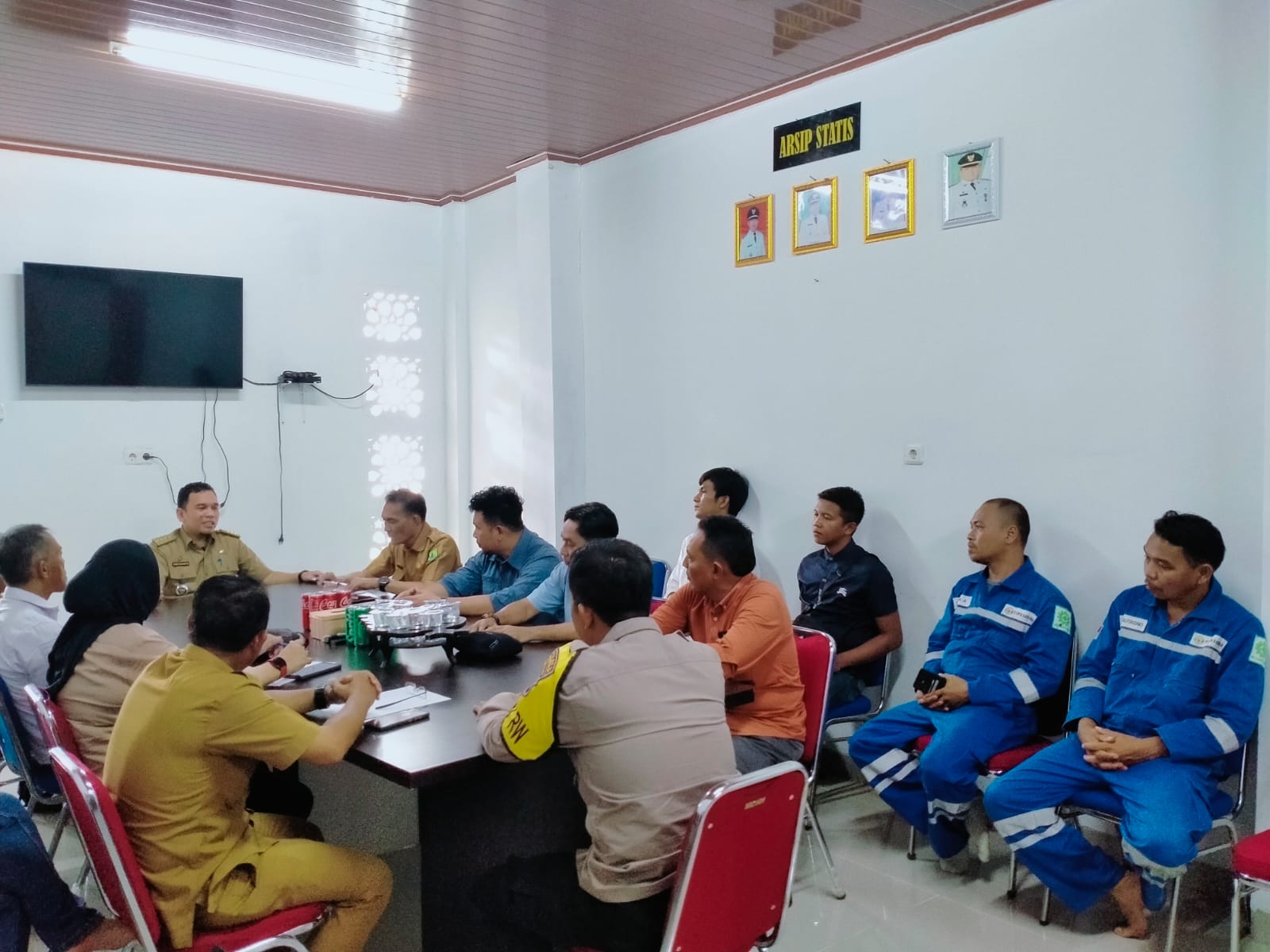 Camat Jirak Jaya Rapat Dengan Perusahaan Untuk Perbaikan Jalan