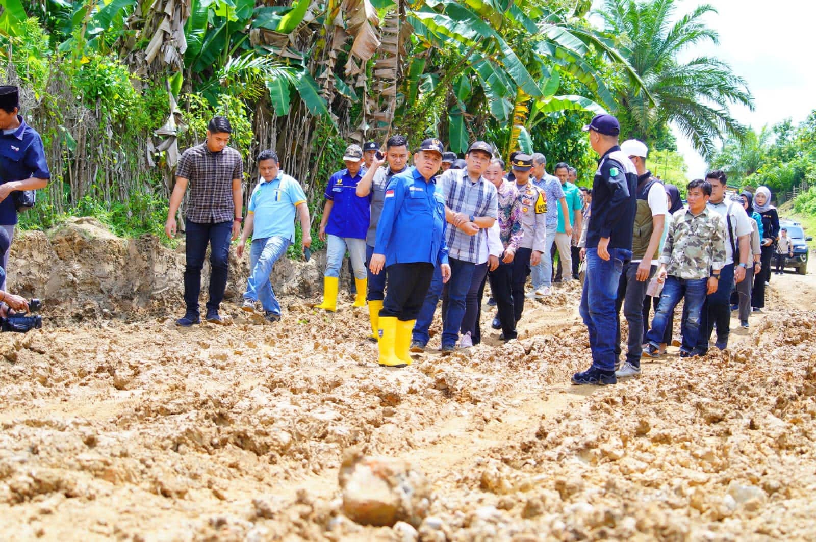 Pj Bupati Muba Sandi Fahlevi Tinjau Jalan Rusak