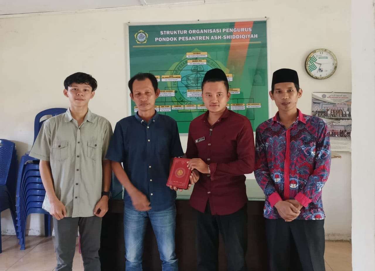 IWO Muba Wakaf Al-Qur’an ke Pondok Pesantren