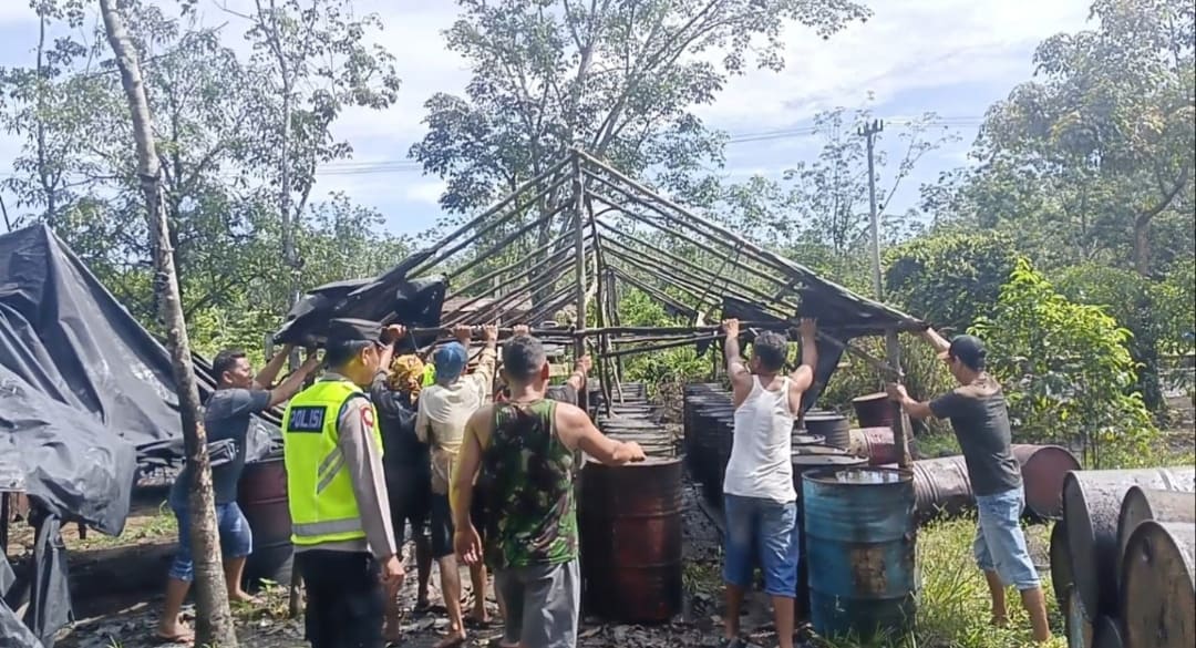 Pembongkaran Illegal Refinery Di Desa Ulak Paceh