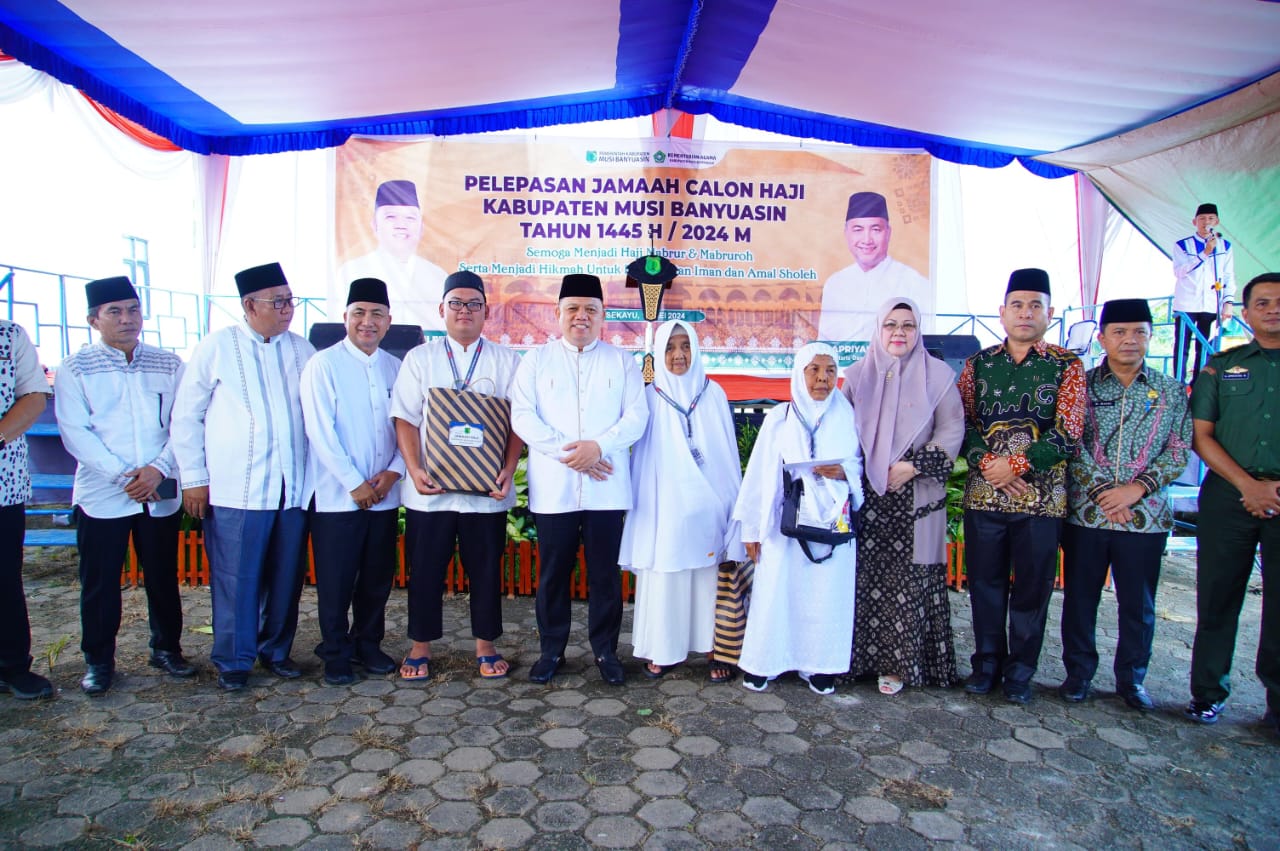 Pj Bupati Sandi Fahlevi Lepas 270 Jemaah Calon Haji Asal Muba