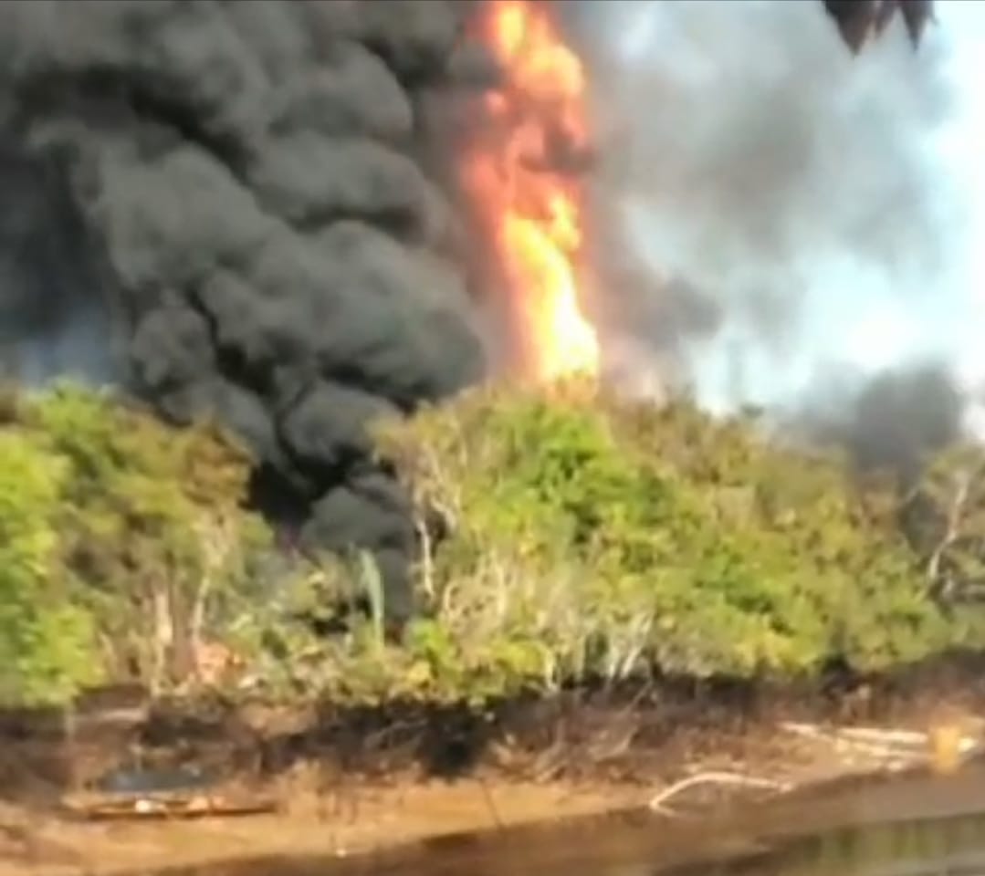 Kebakaran Sumur Minyak Ilegal Ditepi Sungai Lilin