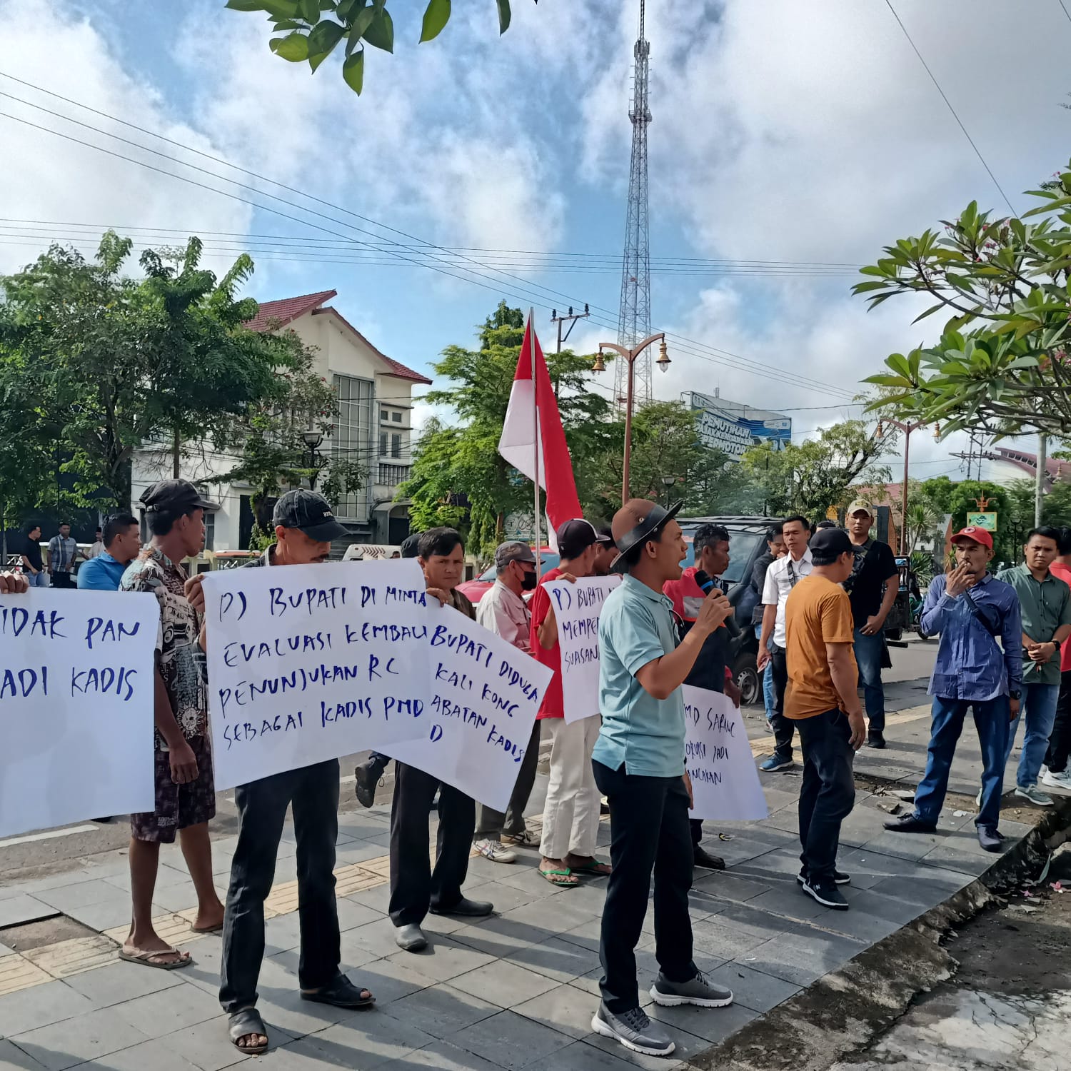 Warga Muba Geruduk Kantor Pemkab Muba