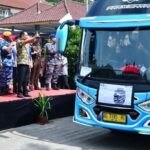 Cik Ujang Lepas Pemudik Gratis