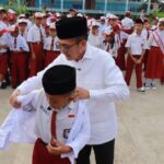 Pemkot Palembang bagikan seragam sekolah gratis