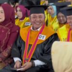 Gubernur Sumsel Herman Deru Wisuda