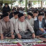 Herman Deru Sholat Ied di Masjid Agung