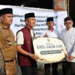 Walikota Ratu Dewa Serahkan Sapi Kurban
